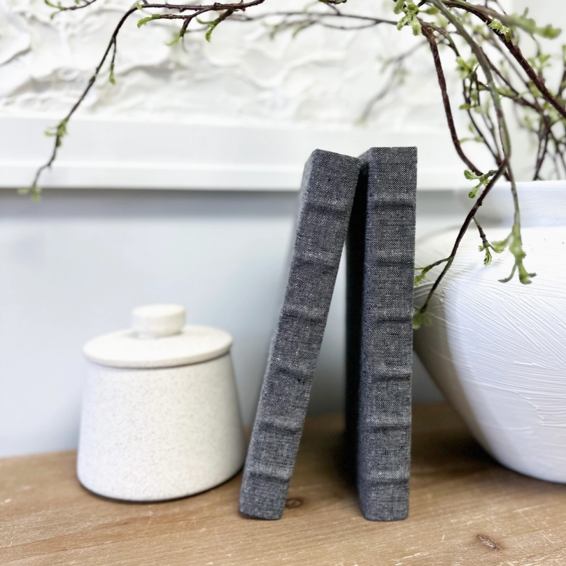 Detail of linen bump spine design