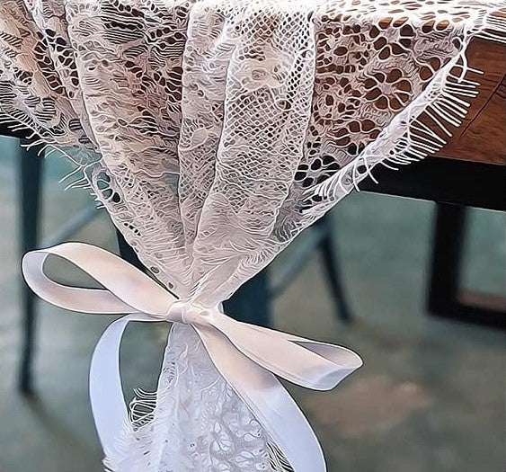 table runner :: lace