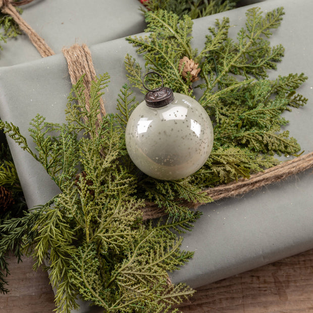 ornament :: kugel white 3"