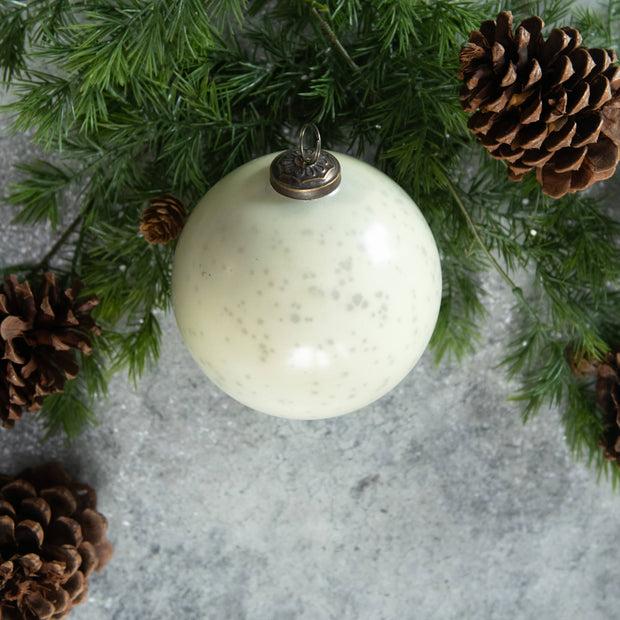 ornament :: kugel white 5"