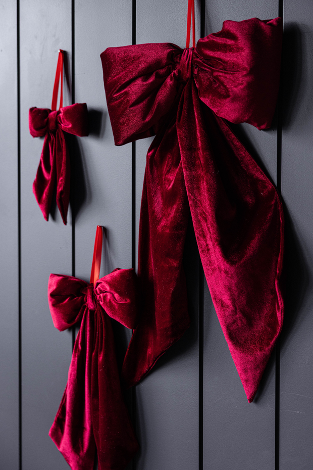 bows :: velvet deep red
