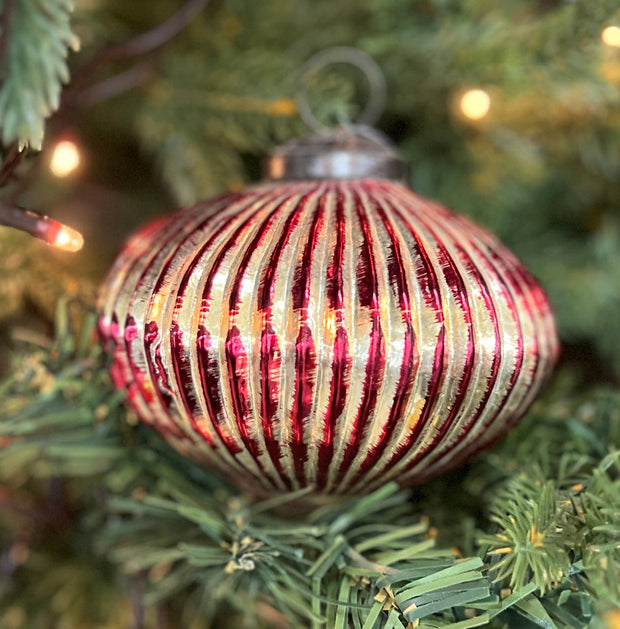 ornament :: mercury peppermint kiss 4"