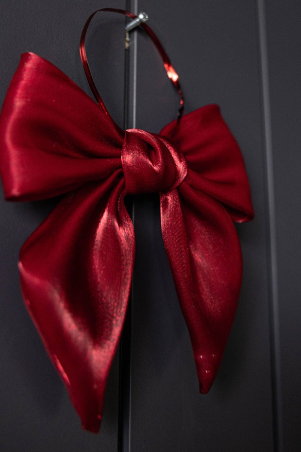 bow :: red