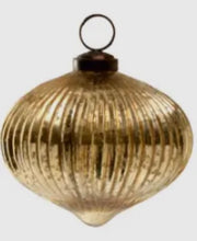 ornaments :: glass gold
