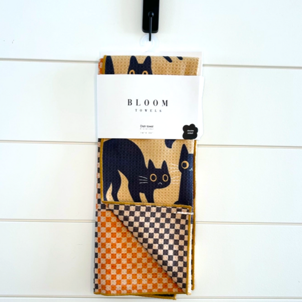 cute and spooky kitchen towel with nine cat lives