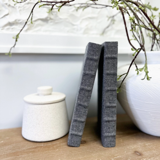 Detail of linen bump spine design