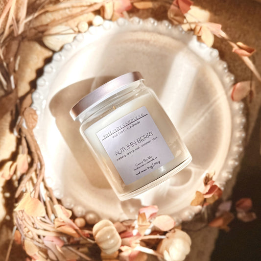 Autumn Berry scented candle with fresh fruity aroma