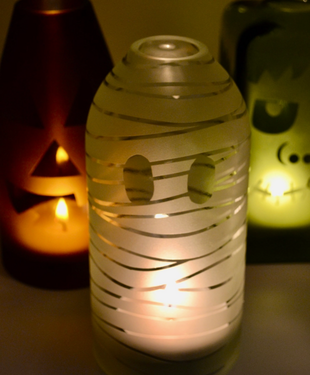 Candle glass lid protecting wax from dust
