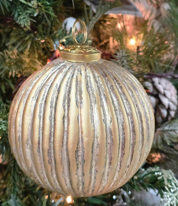 ornament: fluting ball 4"