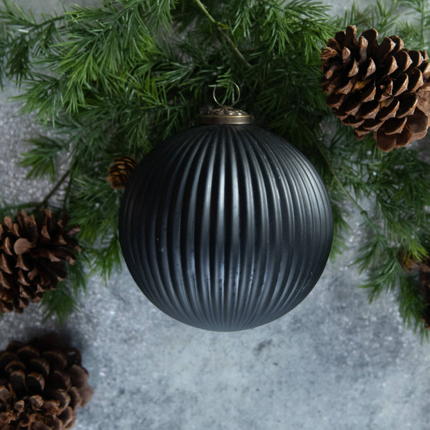 ornament :: kugel ribbed matte black 6"