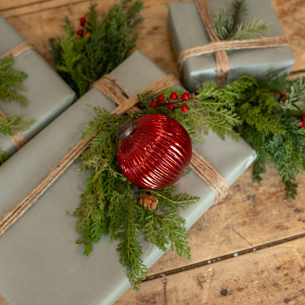 ornament :: kugel ribbed red 4"